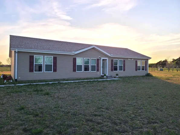 605 Hanson Pl, Marquette, KS 67464