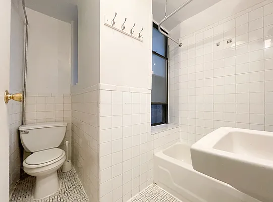 Rented by Kahen Properties | media 10