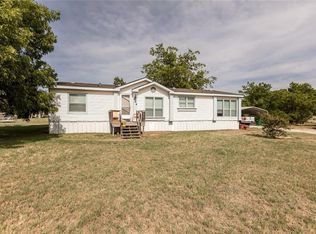 404 N Shoreline Dr, Bridgeport, TX 76426