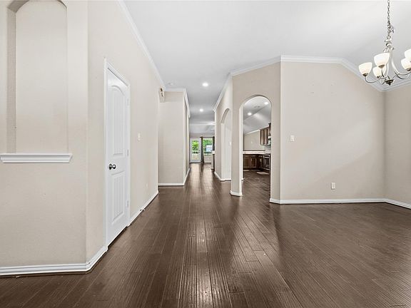 3rd image of 2818 Ridgecliff Ct