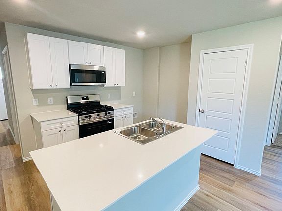 3rd image of 4105 Woodhill Bend Dr