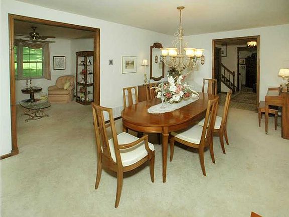 4th image of 4016 Duchess Ct