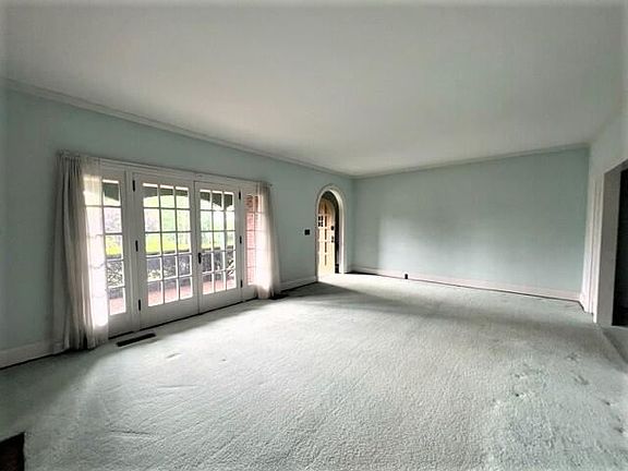 2nd image of 925 Prospect Ave