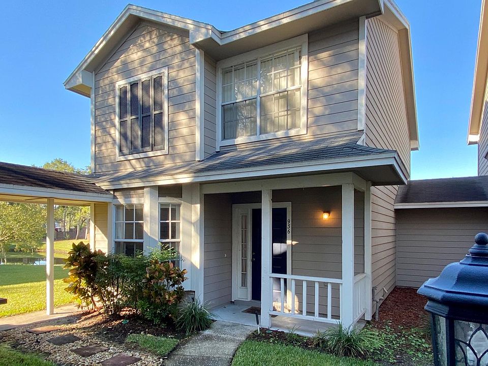 Your new home! Detached townhouse (end unit) in Thatcher's Landing inside Waterford Lakes.