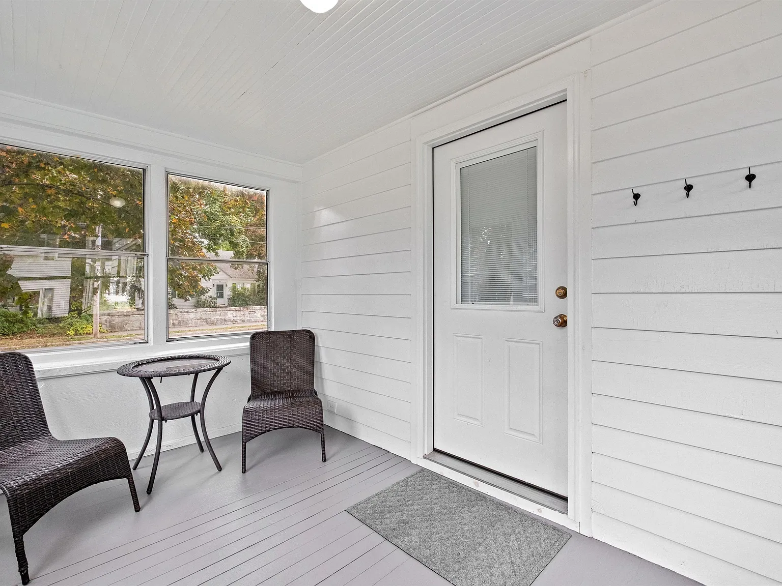 4 bed, 2.0 bath, 1949 sqft, $7,500 — Photo 4