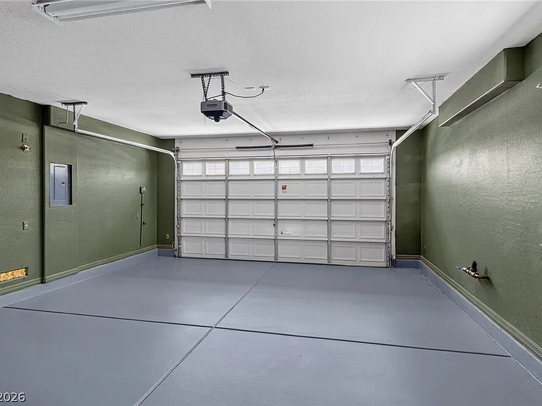 8606 Kennedy Heights Ct — Photo 17