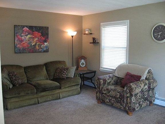 3rd image of 557 Drury Pl