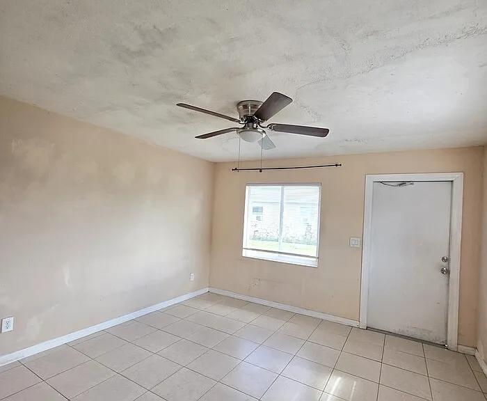 5546 6th Ave — Photo 3