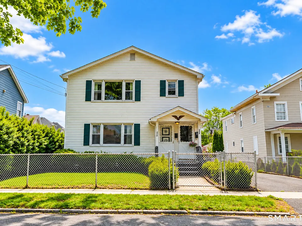 326 Grovers Ave