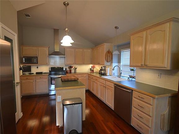 5th image of 4220 Stone Hollow Way