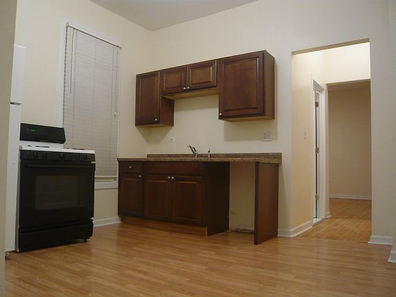 2nd image of 1818 W Sunnyside Ave APT 2R