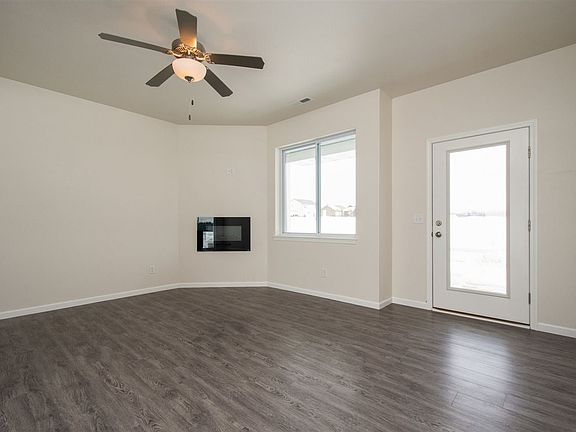4th image of 1241 Ronald Way