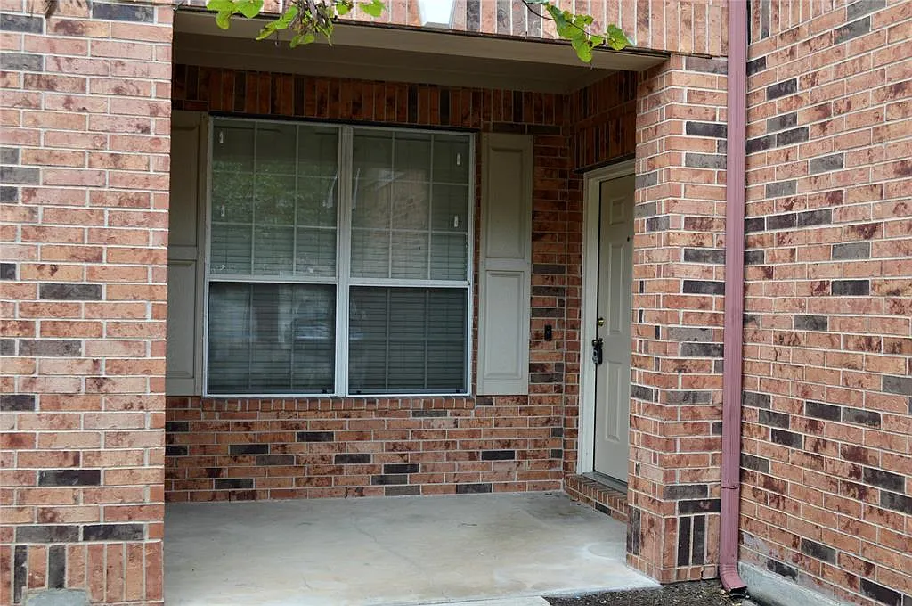 3 bed, 2.5 bath, 1590 sqft, $1,695 — Photo 1