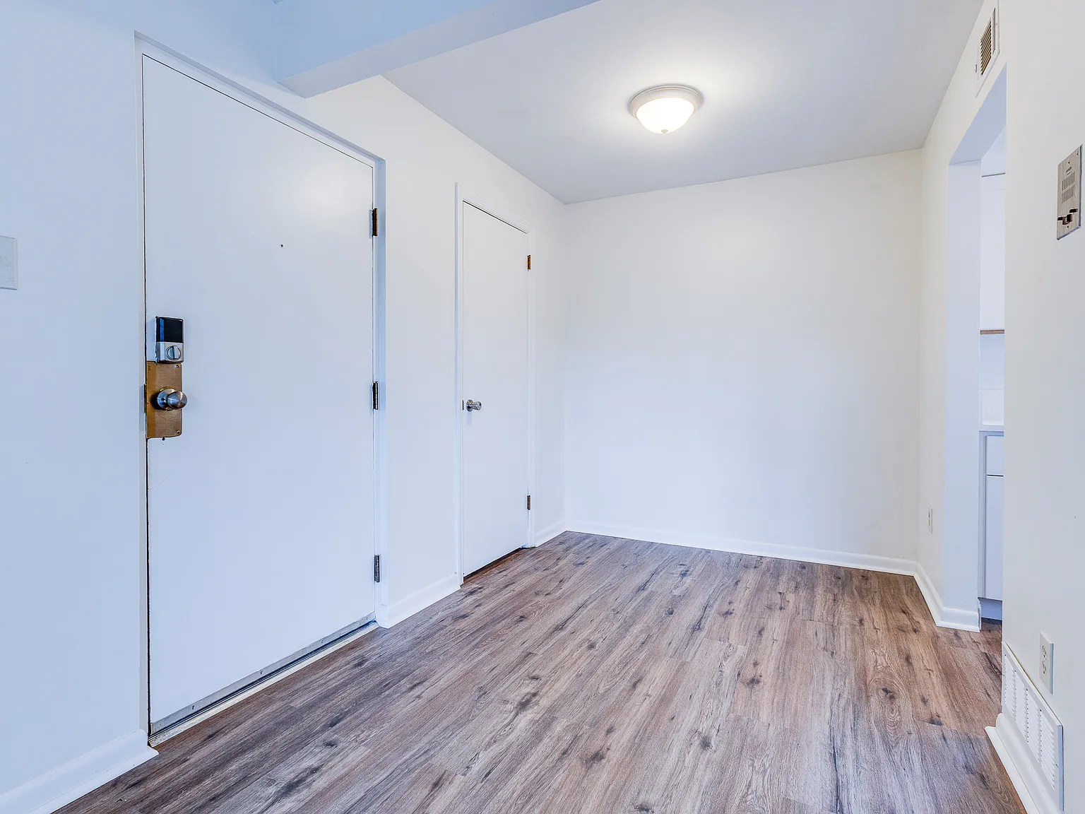 1 bed, $970 — Photo 2