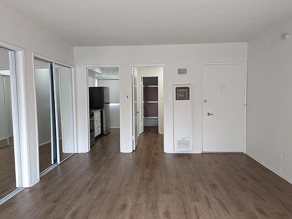 5th image of 1942 Pelham Ave #8