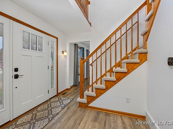3rd image of 611 Grand Woods Ct NE