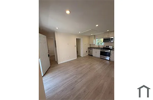 262 Hahn St #B Photo 1