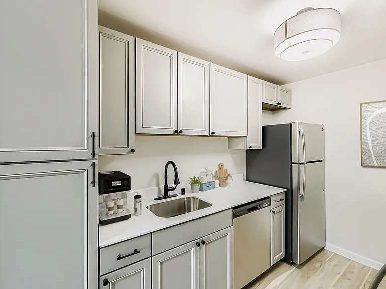 Beautifully Renovated 1 & 2 Bedroom Apartments in Lynnwood! — Photo 25