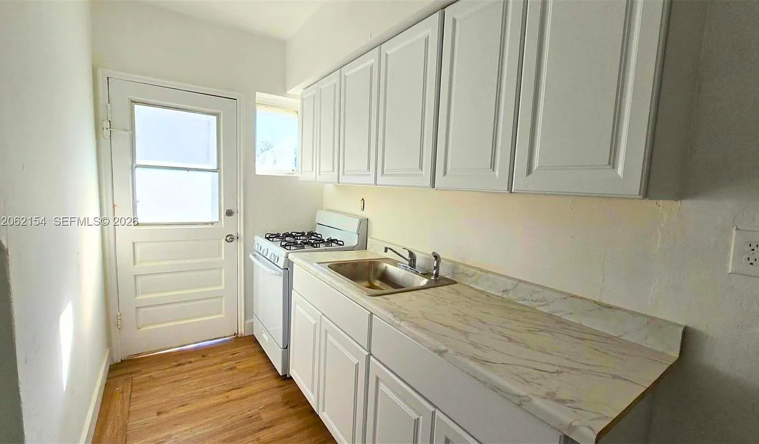 Winds Of Nobe Condo — Photo 2