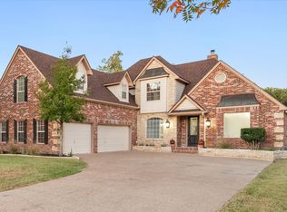 352 Leeward Cir, Azle, TX 76020