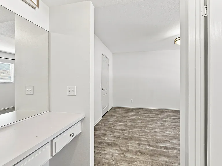 4247 Matilija Ave #102 — Photo 30