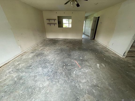 5th image of 23581 Wellington Ave