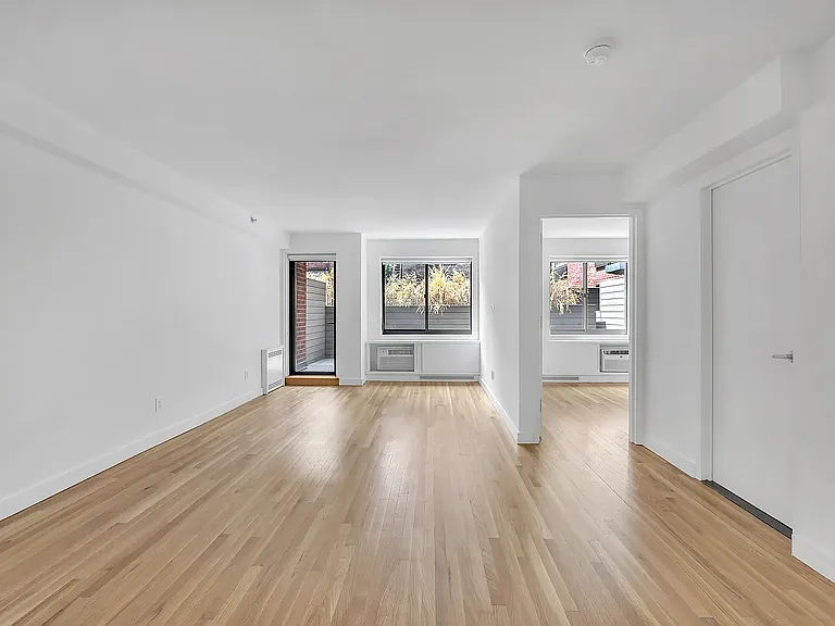 101 W 15th St #106 — Photo 1