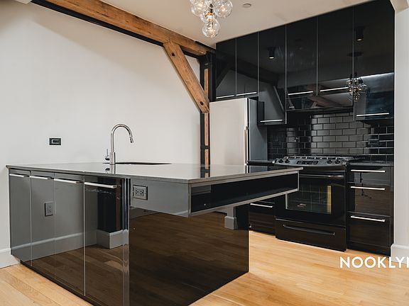 5th image of 487 Keap St APT 602