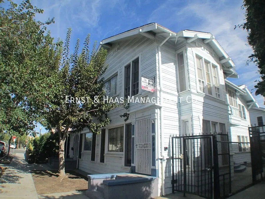 Cozy 1-Bedroom, 1- Bathroom Apartment in Long Beach! — Photo 3