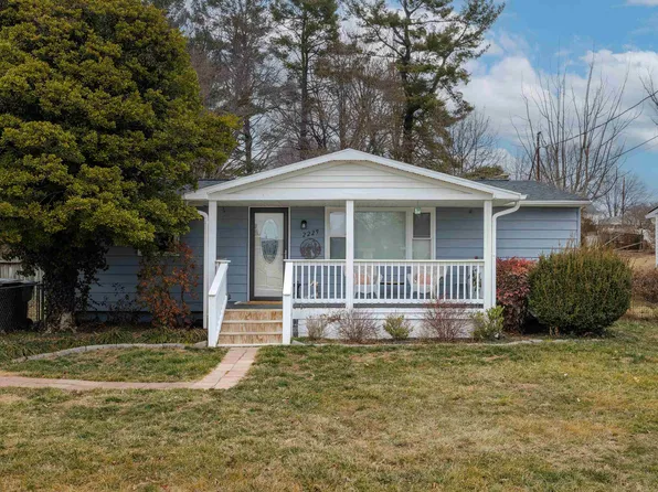 2229 Cortland St, Waynesboro, VA 22980