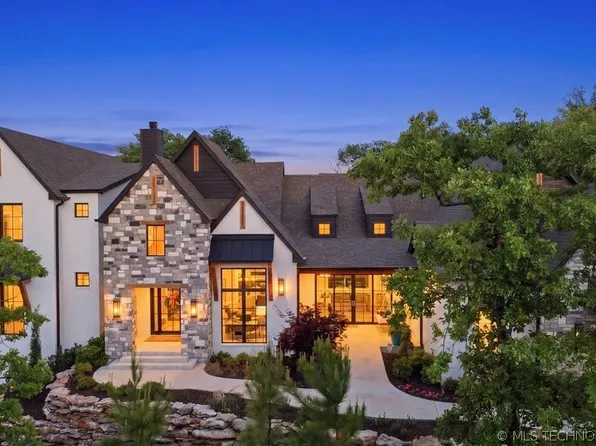 10715 S Nandina Ct, Jenks, OK 74037