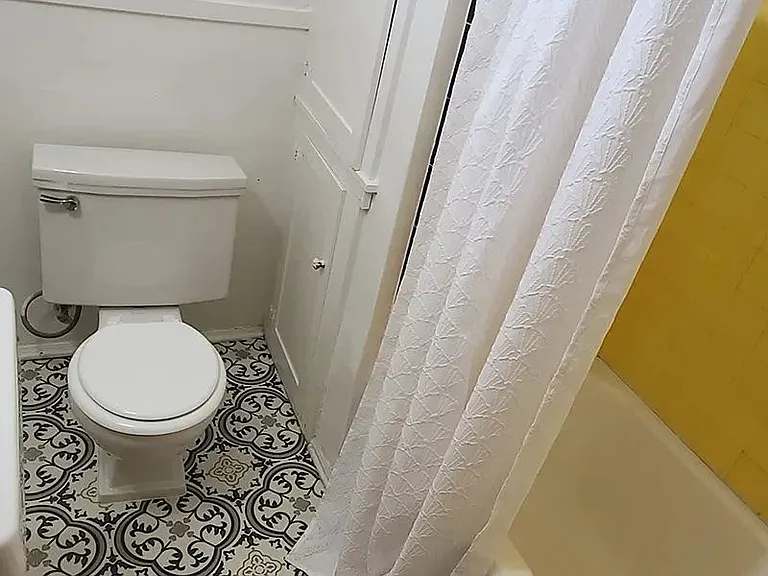 Barbara Worth bathroom