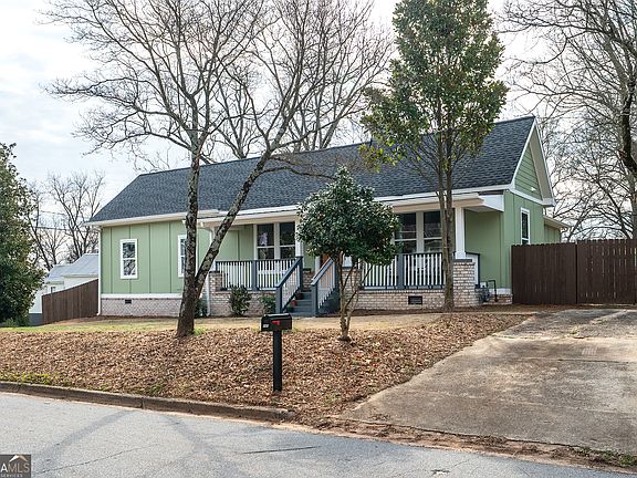 3rd image of 390 Athens Ave