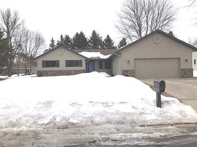 1st image of 423 Pebble Beach Dr NE