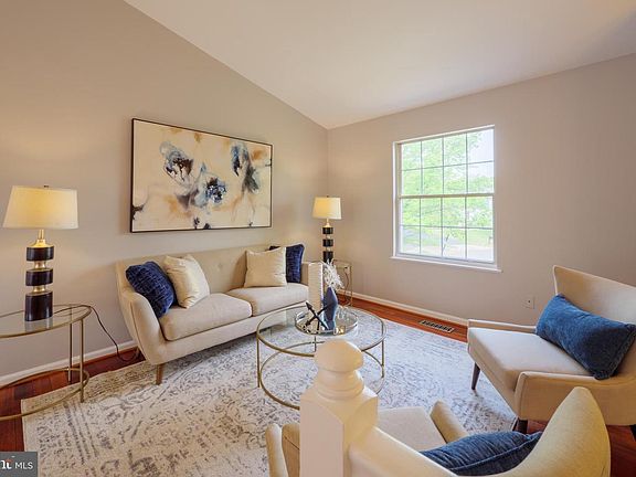 3rd image of 42841 Hollywood Park Pl
