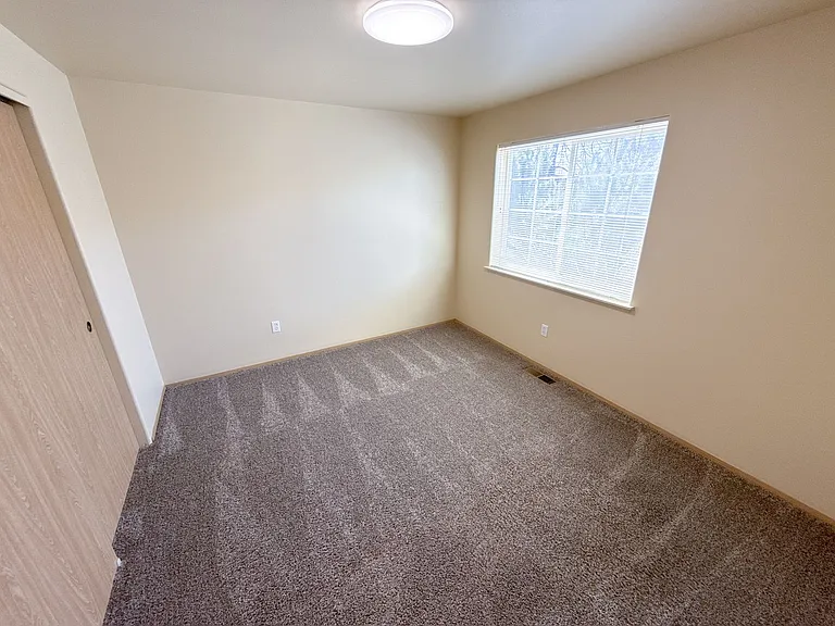 5542-5542 Glenridge Way — Photo 6