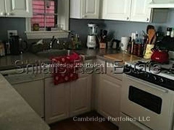 2nd image of 995 Chestnut St #6