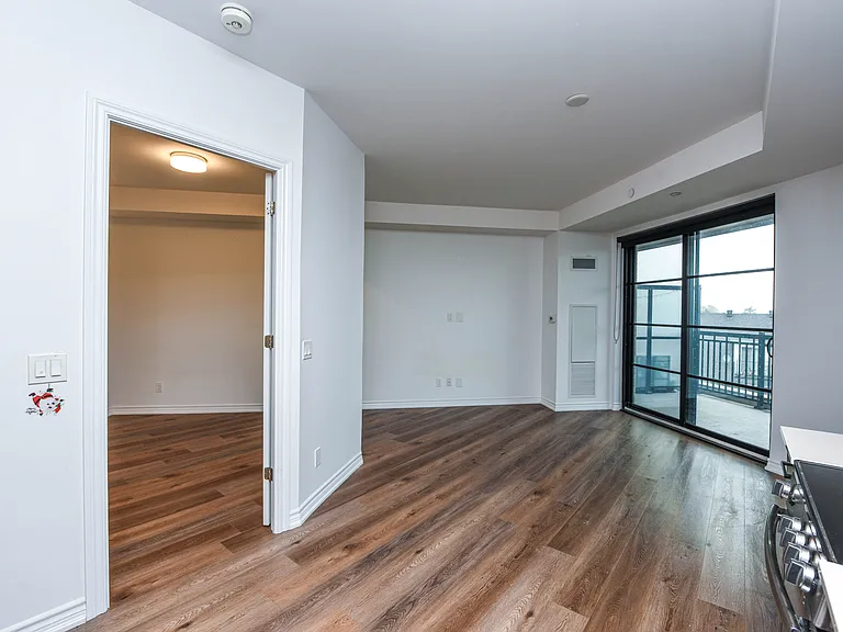 571 Prince Edward Dr N #401 — Photo 23