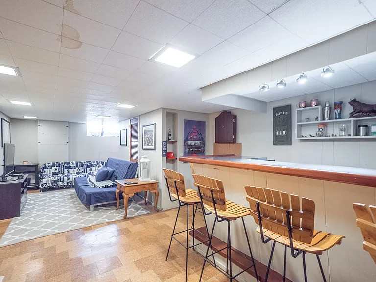 2521 Meredith St — Photo 30