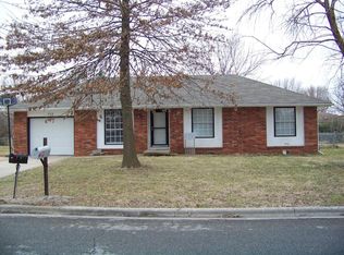 305 N Wynwood Ave, Republic, MO 65738