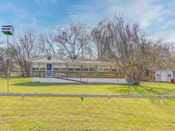 102 W 1st St, Trinidad, TX 75163