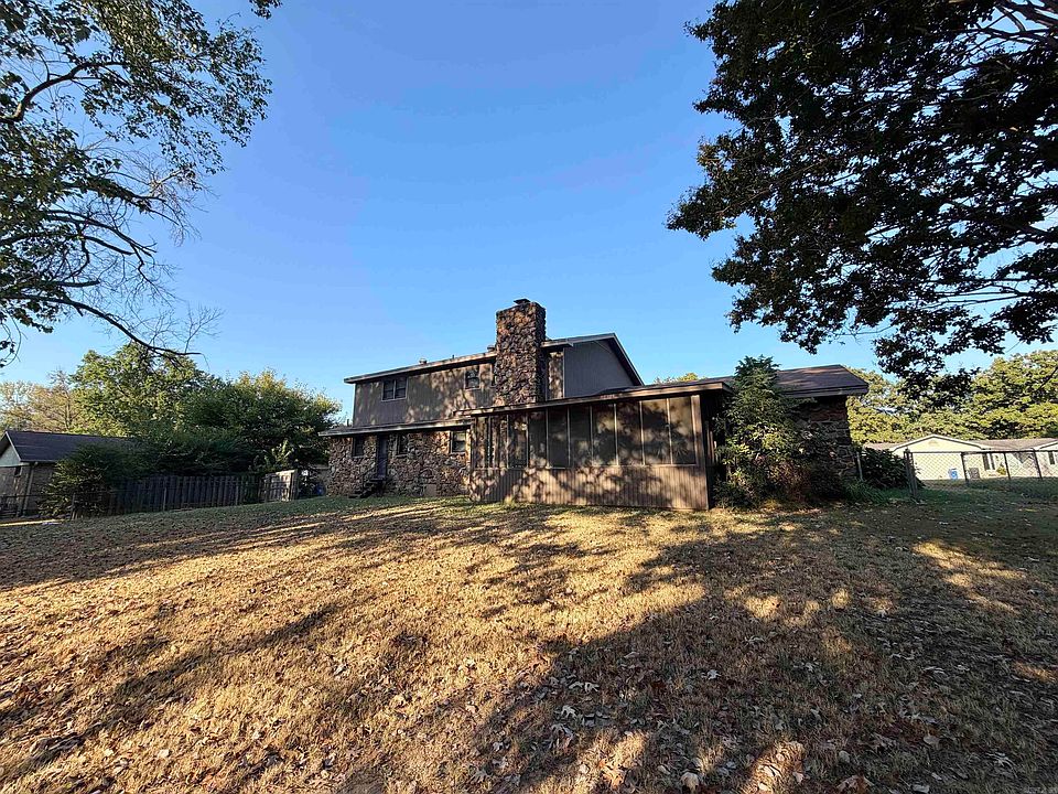 2nd image of 2320 Indian Trails St