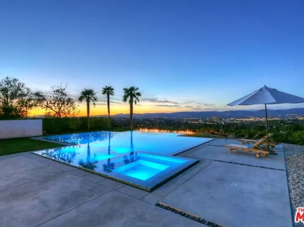 20121 Phaeton Dr, Woodland Hills, CA 91364