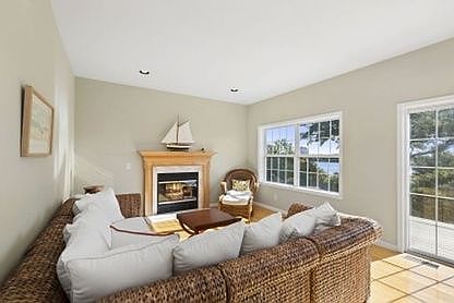 5th image of 20 S Elroy Dr