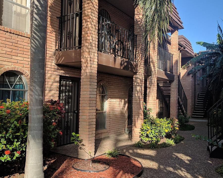 Front Door & Courtyard