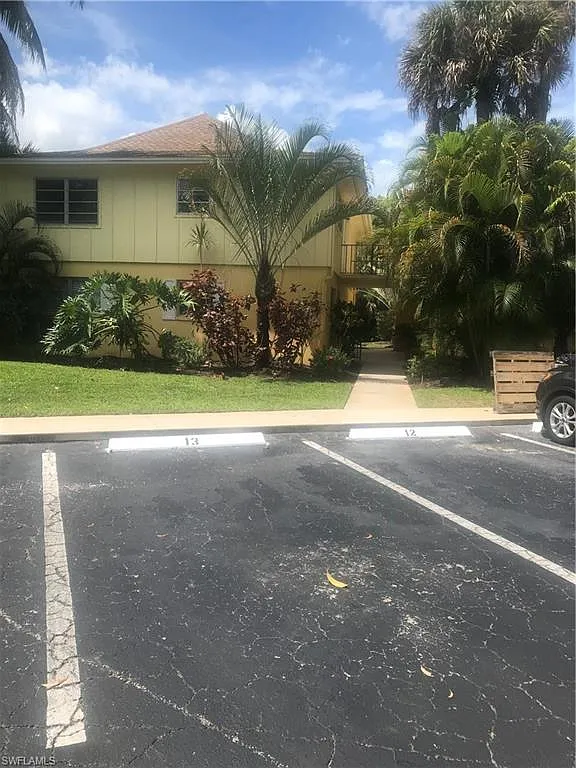 Building Photo - 1210 Shady Rest Ln #12