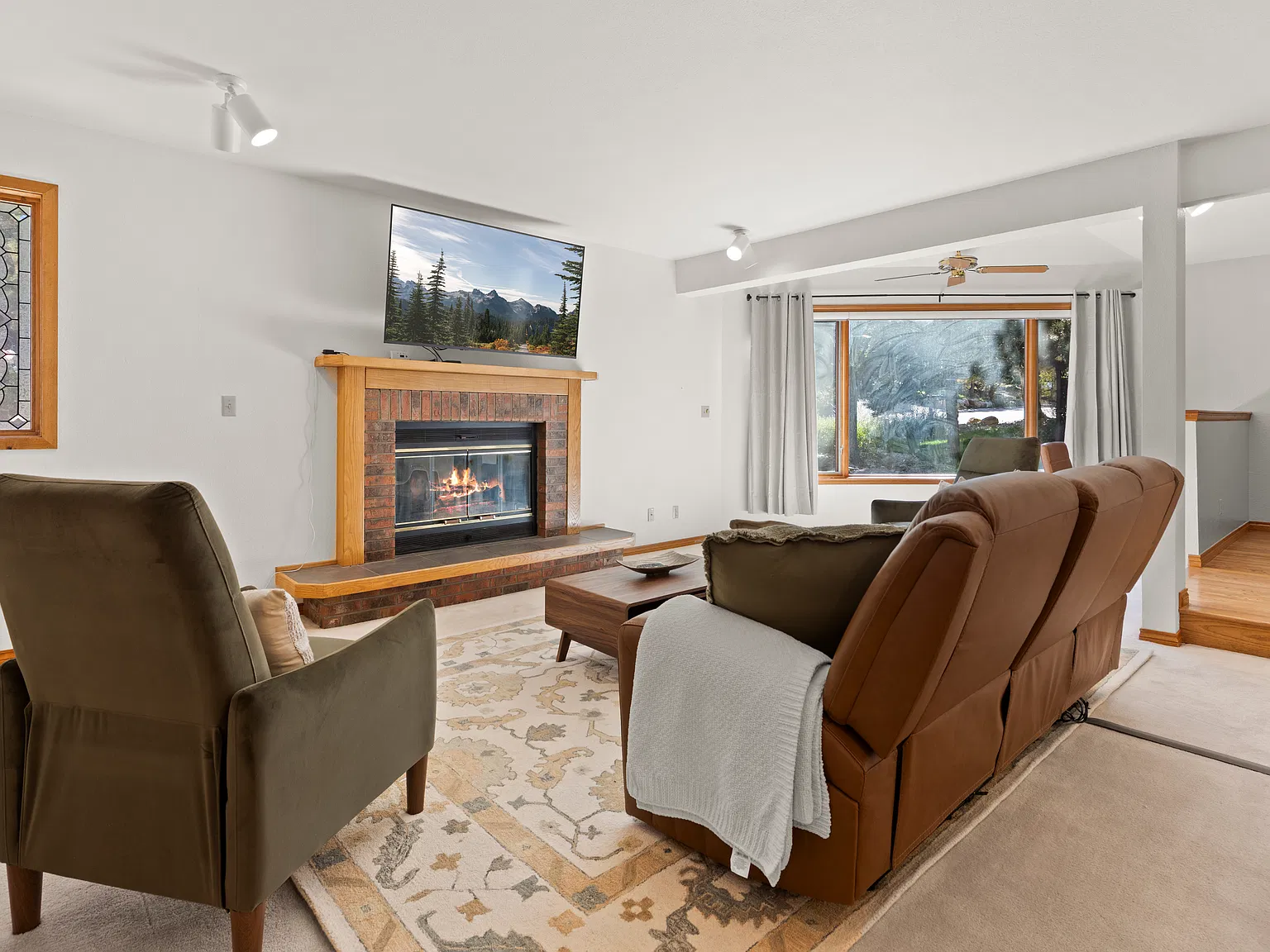 4 bed, 3.5 bath, 3186 sqft, $4,000 — Photo 2