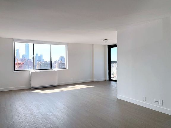 3rd image of 300 Mercer St APT 30J