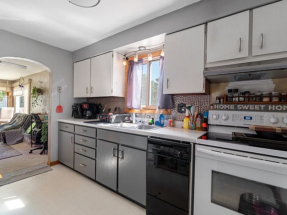 5th image of 602 20th Avenue W