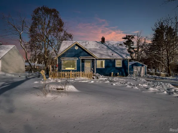 3366 Pasadena Dr, Orion, MI 48359